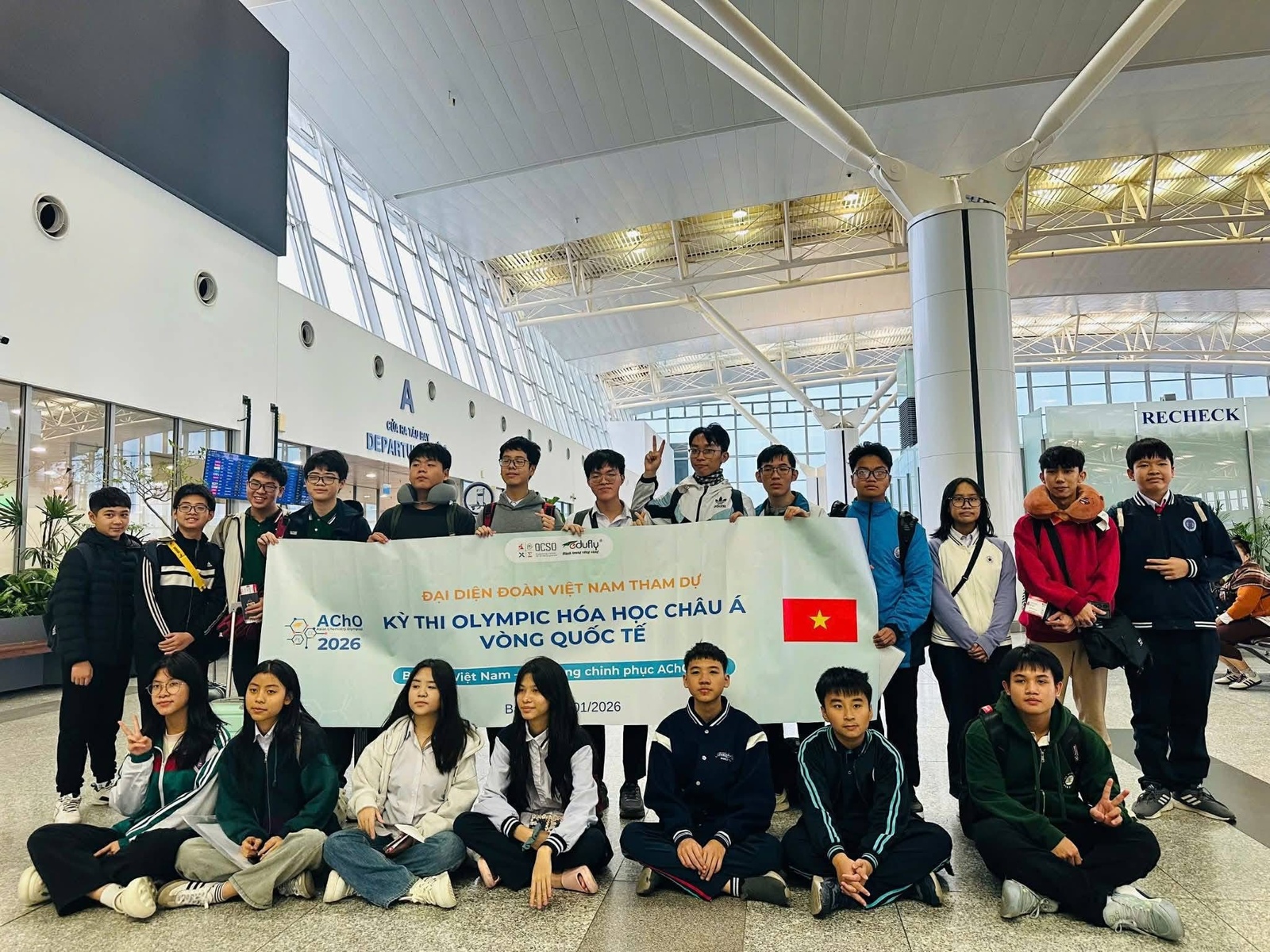 Phùng Vũ Thế Lâm đạt huy chương vàng tại kỳ thi Olympic Hóa học Châu Á.